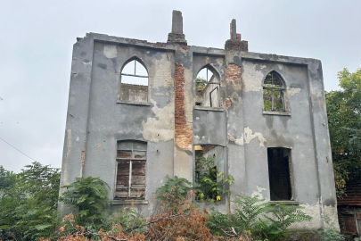 Sultan II. Abdülhamid Han'ın İnşa Ettirdiği Postane Binası Restore Edilmeyi Bekliyor