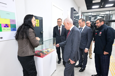 Kırklareli Valisi Turan, Halk Kütüphanesinde İncelemede Bulundu