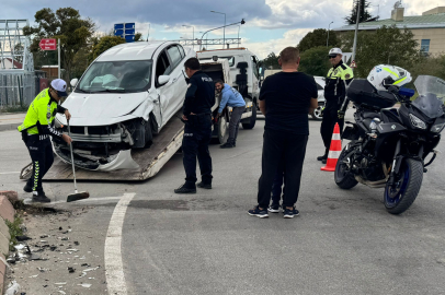 Edirne’de 2 Otomobil Çarpıştı: 2 Yaralı