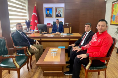 Kaymakam Özderin’den Milli Takım Antrenörüne Tebrik