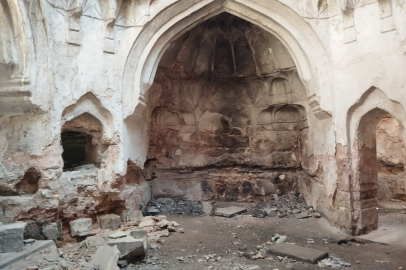 Tarihi Hamam Bağımlıların Mekanı Oldu