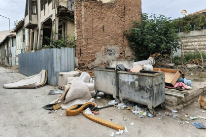 Edirne'de Eski Ev Eşyaları Yine Sokakta