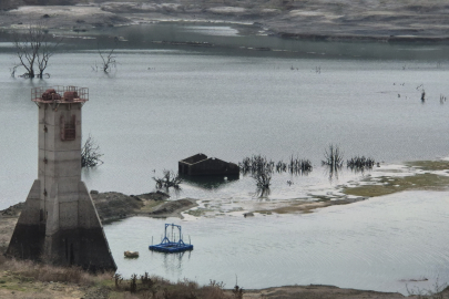 Tekirdağ'da Naip Barajı Ölü Hacme İndi, Sular Çekildi Adacıklar Oluştu