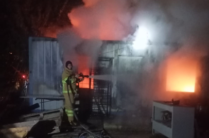 Yazlık Sitede Bulunan Depoda Yangın Çıktı