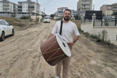 Bozuk Yollara Davulla Maniyle Tepki Gösterdi