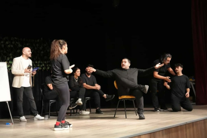 Saray’da “Doğaçlama” Tiyatrosuyla Engellere Dikkat Çekildi