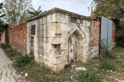 Edirne’deki 373 Yıllık Çeşme Duvar Oldu