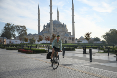 Çocukluk Arkadaşı Anısına Edinburgh’dan İstanbul'a Bağış Toplamak Amacıyla Seyahat Ediyor