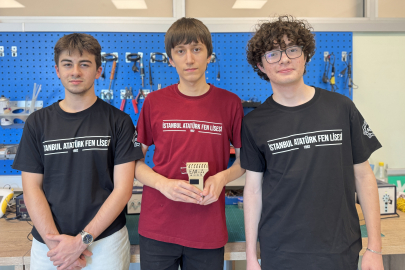 İstanbul'daki Fen Lisesi Öğrencileri Uluslararası Yarışmalarda Türkiye'nin Gururu Oldu