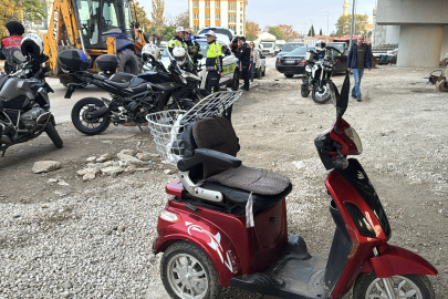 Otomobille Çarpışan Elektrikli Bisikletin Sürücüsü Hayatını Kaybetti