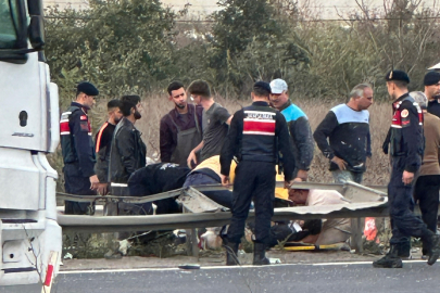 Tekirdağ’da Bariyerlere Çarpan Kamyonetin Sürücüsü Ağır Yaralandı