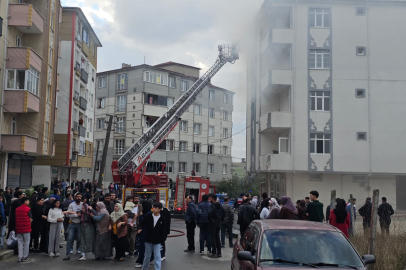 Tekirdağ'da Bir Apartmanın Üst Katında Çıkan Yangın Söndürüldü