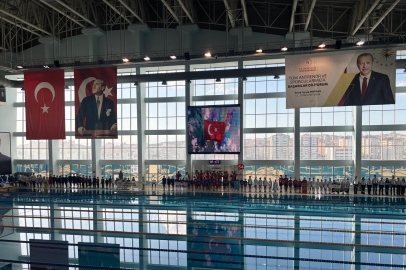 Cumhuriyet Yüzme Şenliğine Açılış Seremonisi