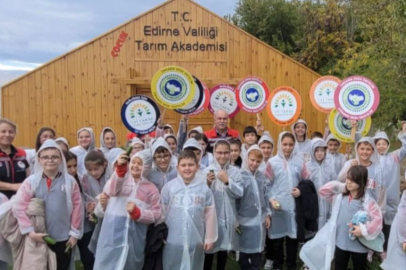 Edirne’de Öğrenciler Tarım Akademisi’nde Marul Ekti