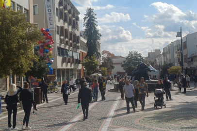 Saraçlar Caddesi’nde Bahar Havası