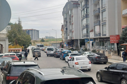 ‎Edirne’de Yol Kenarına Park Trafiği Kilitledi