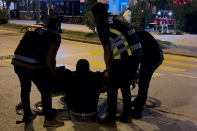 Polis Noktasından Geçerken Alkolün Etkisiyle Yere Düştü, Yakayı Ele Verdi
