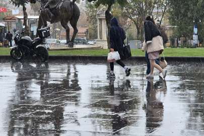 Tekirdağ'da Sağanak Yağışta Vatandaşlar Kaçacak Yer Aradı
