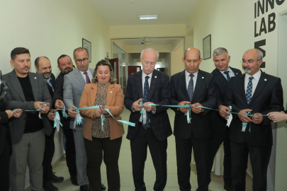TÜ Eğitim Fakültesinde STEM İnovasyon Laboratuvarı ve Okuma Salonu Açıldı