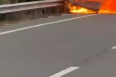 Yanan Otomobil Küle Döndü