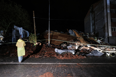 Depremin Merkez Üssü Sındırgı'da Sağanak Etkili Oluyor