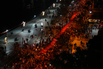 Çanakkale'de Cumhuriyet Bayramı Dolayısıyla Fener Alayı Düzenlendi