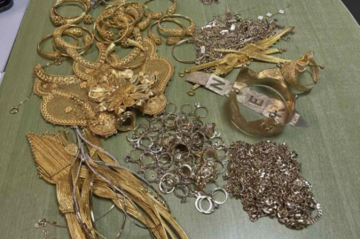 Yoğurt Kovasında 1 Kilo 241 Gram Altın Yakalandı