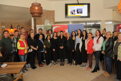 Başkan Gencan, Çağdaş Yaşamı Destekleme Derneği’ni Halk Kafe’de Ağırladı