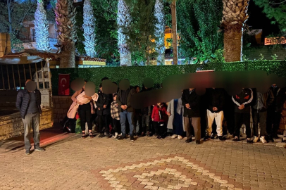 Çanakkale'de Göçmen Kaçakçılığı Operasyonu: 4 Organizatör İle 75 Kaçak Göçmen Yakalandı