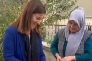 Milletvekili  Aksal, Keşan’da Komşularıyla Zeytin Kırdı