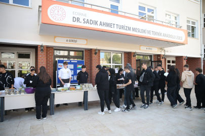 Edirne'de Aşçı Adayı Öğrenciler Gazze Yararına Kermes Düzenledi
