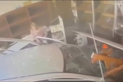 Arabanın Fırına Girdiği Kaza Kamerada