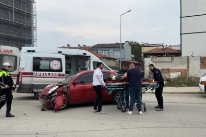 Kazada Kadın Sürücü Yaralandı