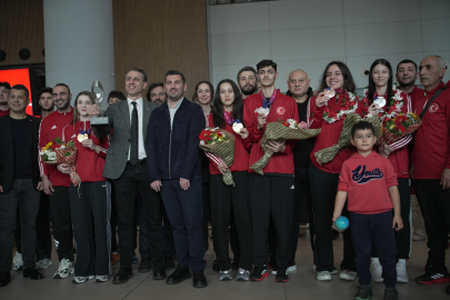 Dünya Şampiyonu Taekwondo Milli Takımı, Türkiye’ye Döndü