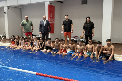 Tekirdağ'da Roman Çocuklar Kursta Yüzme Öğreniyor