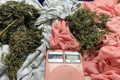 Çarşafa Sarılmış Uyuşturucu ve Hassas Terazi Ele Geçirildi