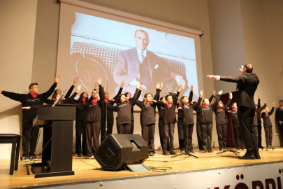 Uzunköprü’de 10 Kasım Atatürk’ü Anma Programı Duygu Dolu Anlara Sahne Oldu