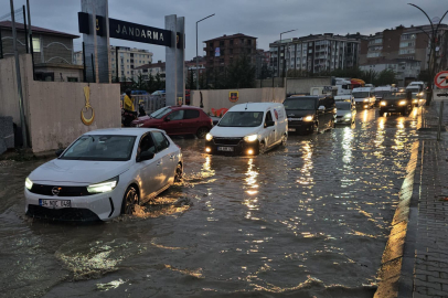 Çerkezköy’de Sağanak Yağış Hayatı Felç Etti