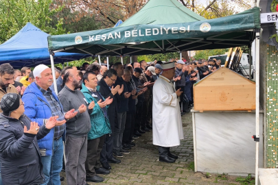 Keşan’da Evinde Ölü Bulunan İş Adamı Toprağa Verildi