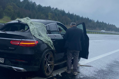 Kırklareli'nde Şiddetli Yağış, Otomobil Tıra Çarptı