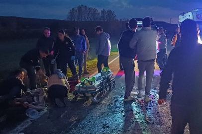 Kırklareli'nde Hafif Ticari Araç İle Otomobilin Çarpıştığı Kazada 5 Kişi Yaralandı