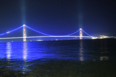 1915 Çanakkale Köprüsü Dünya Diyabet Günü Nedeniyle Maviye Büründü