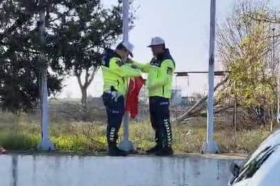 Hayrabolu Jandarması'nın Bayrak Hassasiyeti Duygulandırdı