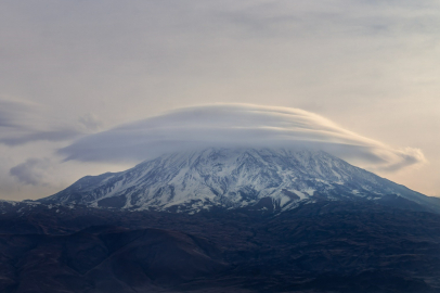 Ağrı Dağı’nda "Mercek Bulutu" Hayran Bıraktı