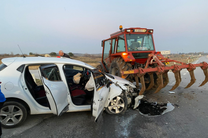 Kırklareli'nde Traktör İle Otomobil Çarpıştı: 2 Yaralı