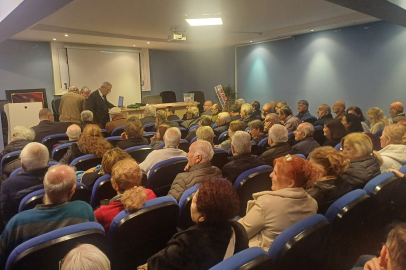 Emeklilerin Salonu Doldurduğu Seçimde 2 Aday Yarışacak