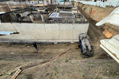 Edirne’de İnşaata Uçan Araçtaki 4 Kişi Yaralandı