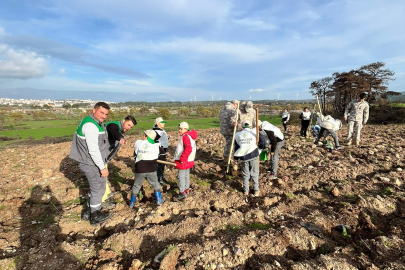 Ayvacık'ta 1500 Fıstık Çamı Fidanı Toprakla Buluşturuldu