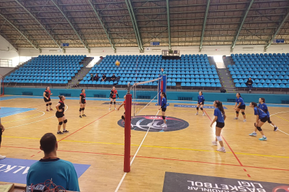 Edirne’de Yıldız Kızlar Voleybol Turnuvası