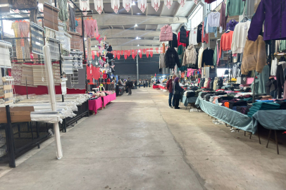 Edirne’deki Pazarda Sokaklar Boş Kaldı